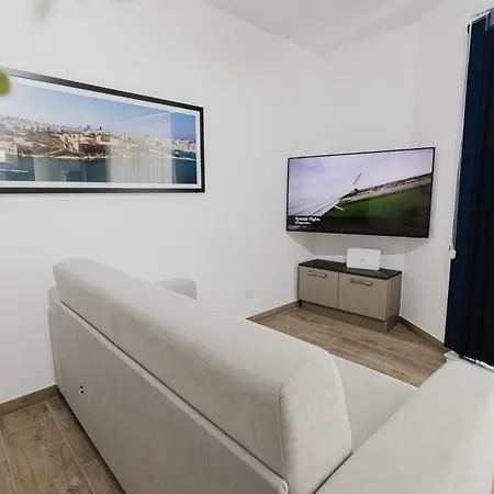 Seabreeze Flat 3 By Homely Malta! *